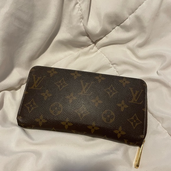 Louis Vuitton wallet. Great condition - Picture 1 of 4
